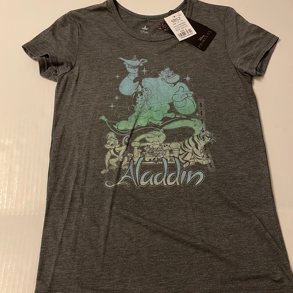 Disney Aladdin tshirt. Juniors size small.